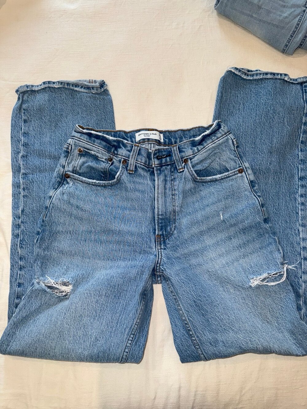 Abercrombie & Fitch Women's Straight Leg Jeans Baggy mid rise